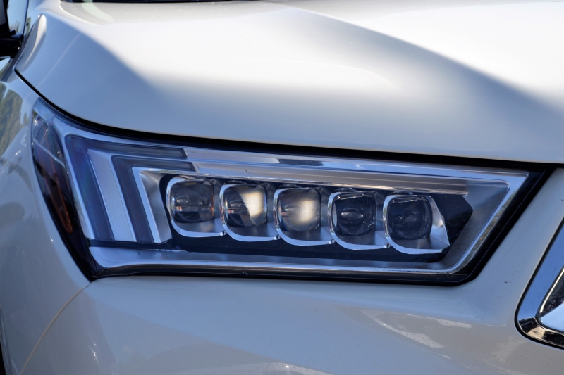 automobile-NICE-min_acura-headlamp-2834131